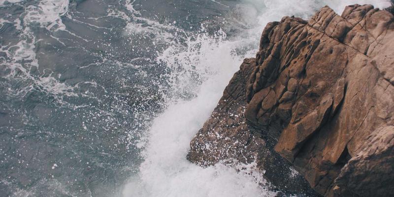 新疆烤肉盛宴：解锁马哈穆特烤肉的经典面食、酸奶与凉菜搭配艺术