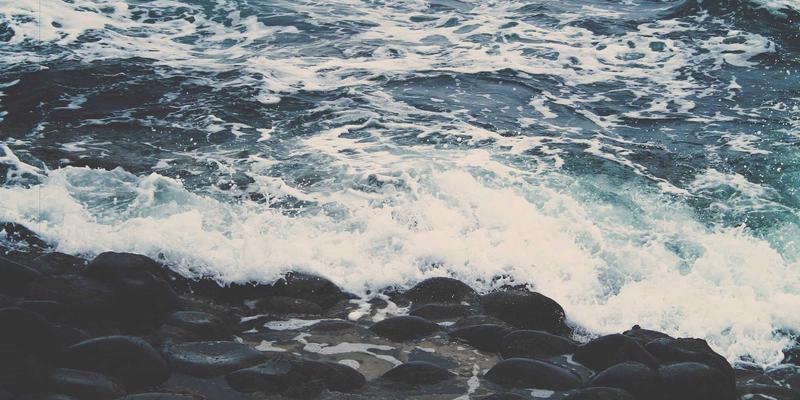 马哈穆特烤肉17：烟火气中的西域传奇，一串入魂的烤羊肉串奥秘