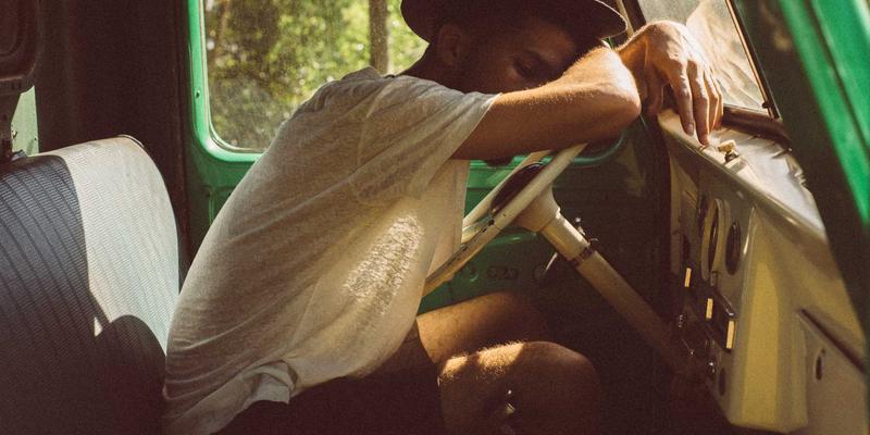 马哈穆特烤肉55：烟火气中的西域传奇，一串入魂的烤羊肉串奥秘